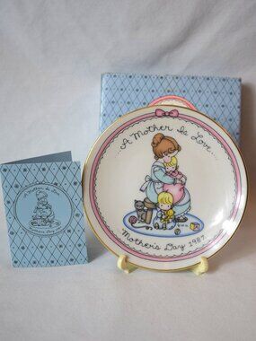 1987 Avon Mother's Plate A Mother Is Love